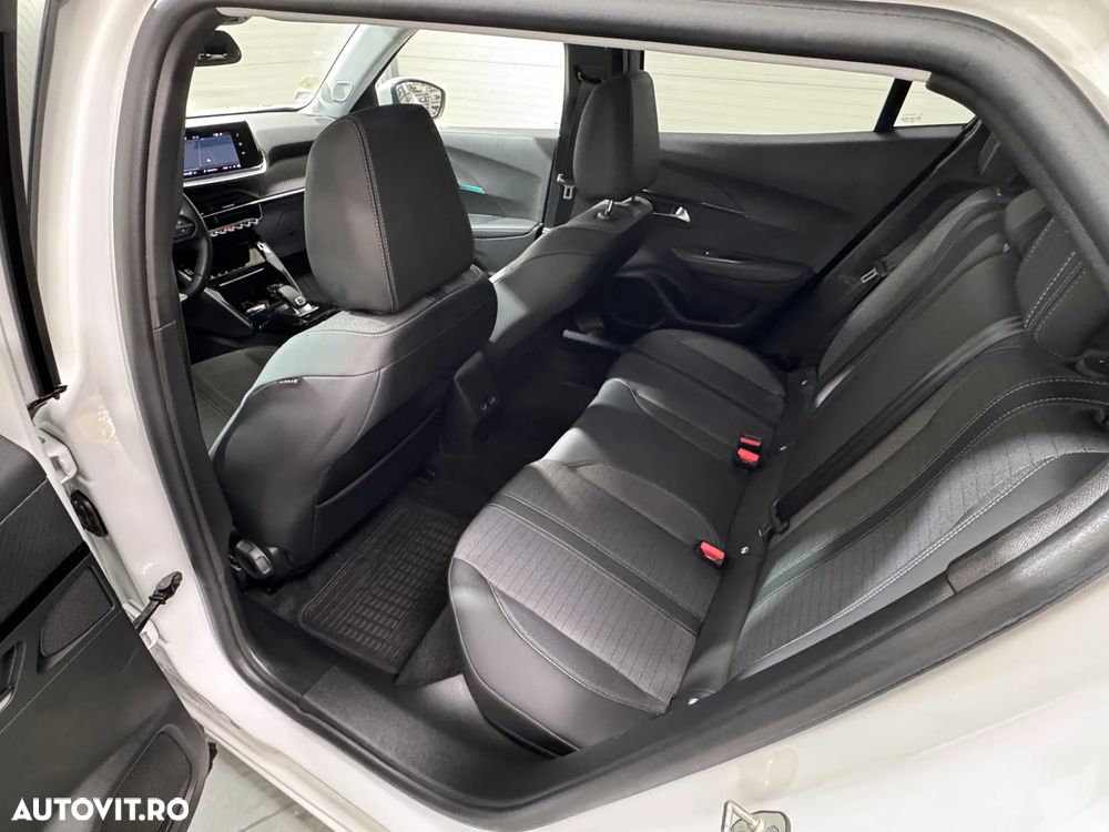 Peugeot 2008 1.5 BlueHDI EAT8 STT GT - 17