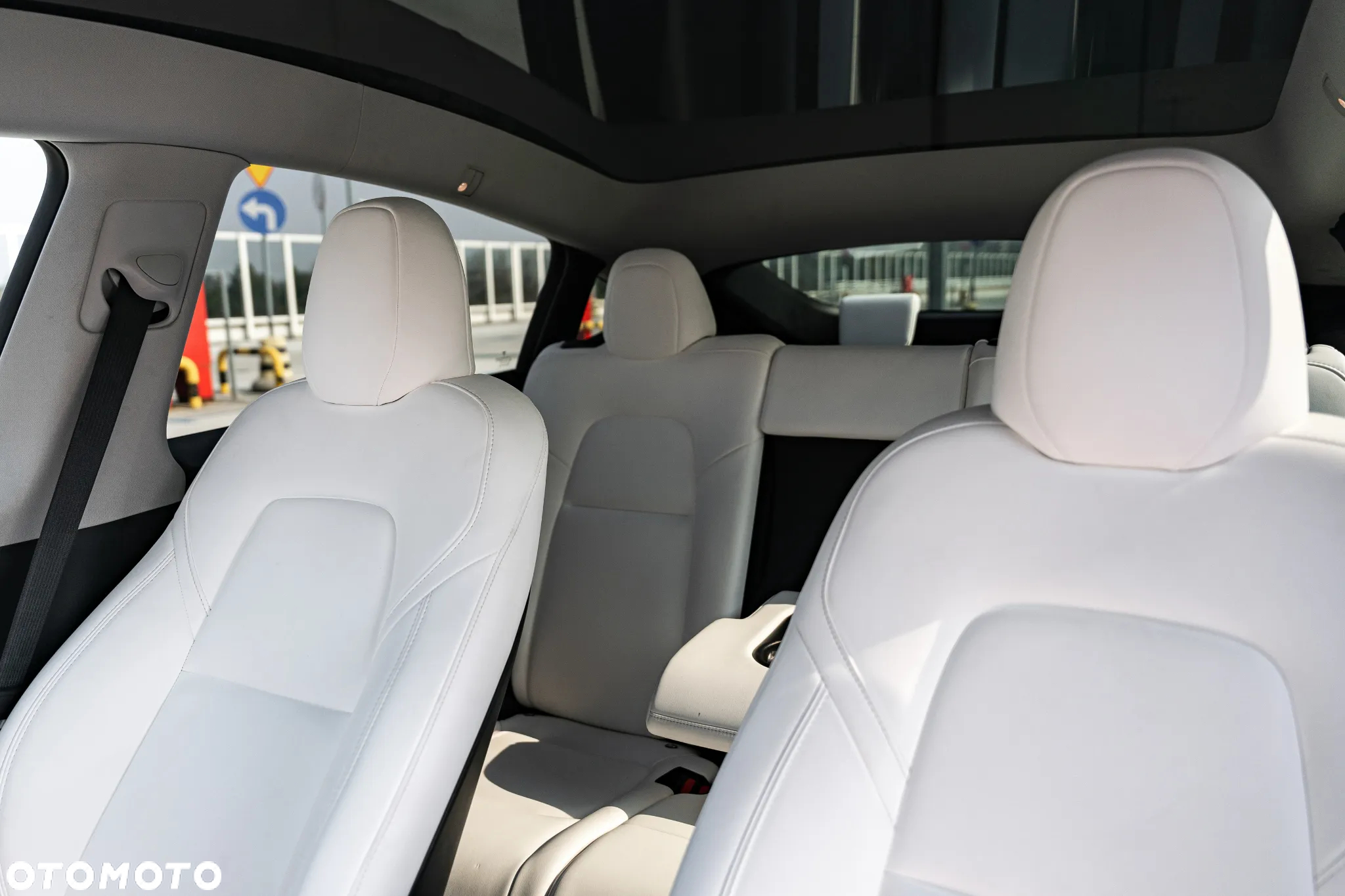 Tesla Y 83.1kWh Long Range AWD - 17