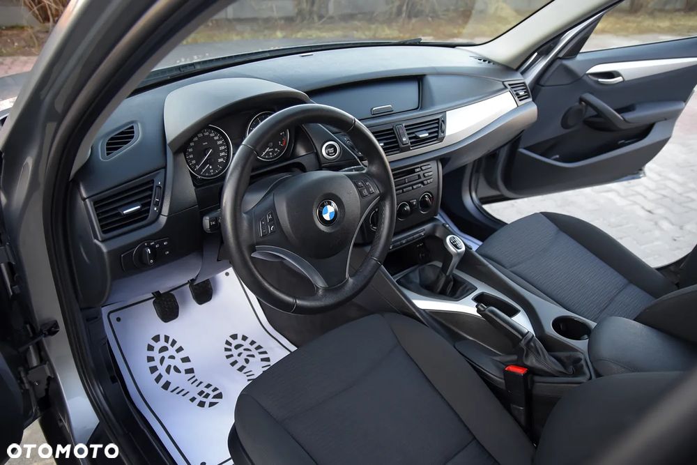 BMW X1 sDrive18i Sport Line - 28