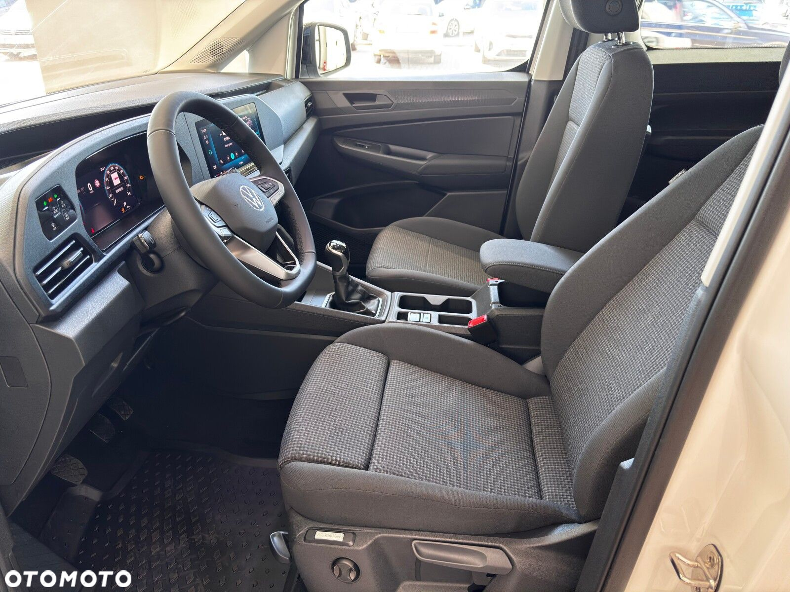 Volkswagen Caddy 2.0 TDI 102 KM 6-bm 5m - 19