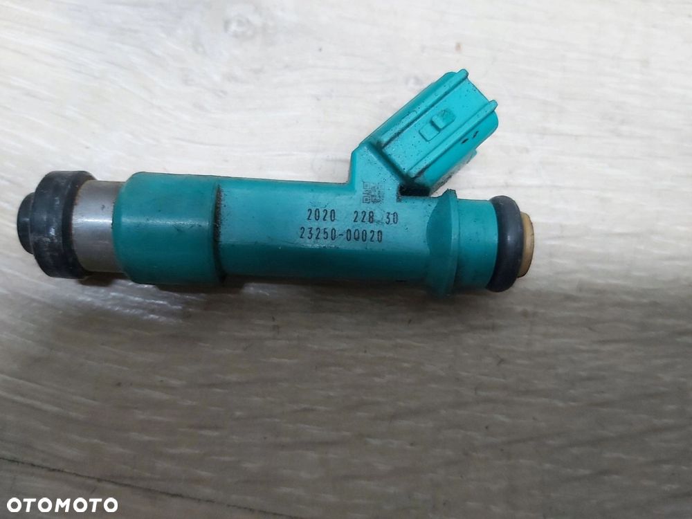 Toyota AYGO I Yaris II 1KR 1,0 Wtrysk paliwa wtryskiwacz 23250-0Q020 1szt - 2