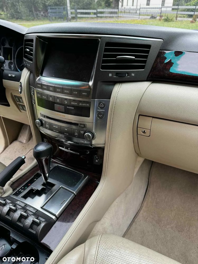 Lexus LX 570 - 12