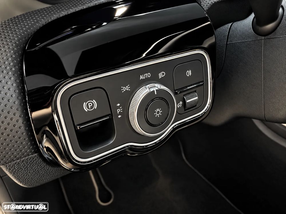 Mercedes-Benz A 250 e 8G-DCT AMG Line - 18