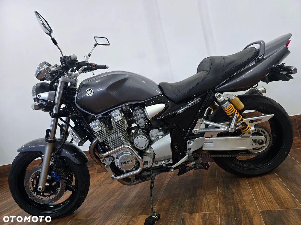 Yamaha XJR - 7