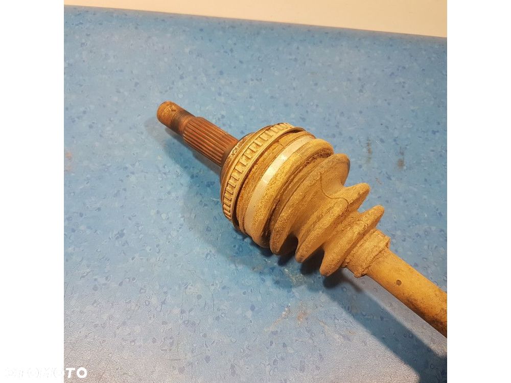 TOYOTA RAV4 II 2.0B PÓŁOŚ PRAWA TYŁ - 4