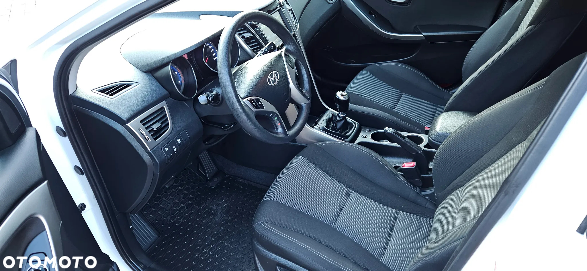 Hyundai i30 1.6 CRDi BlueDrive Comfort - 14