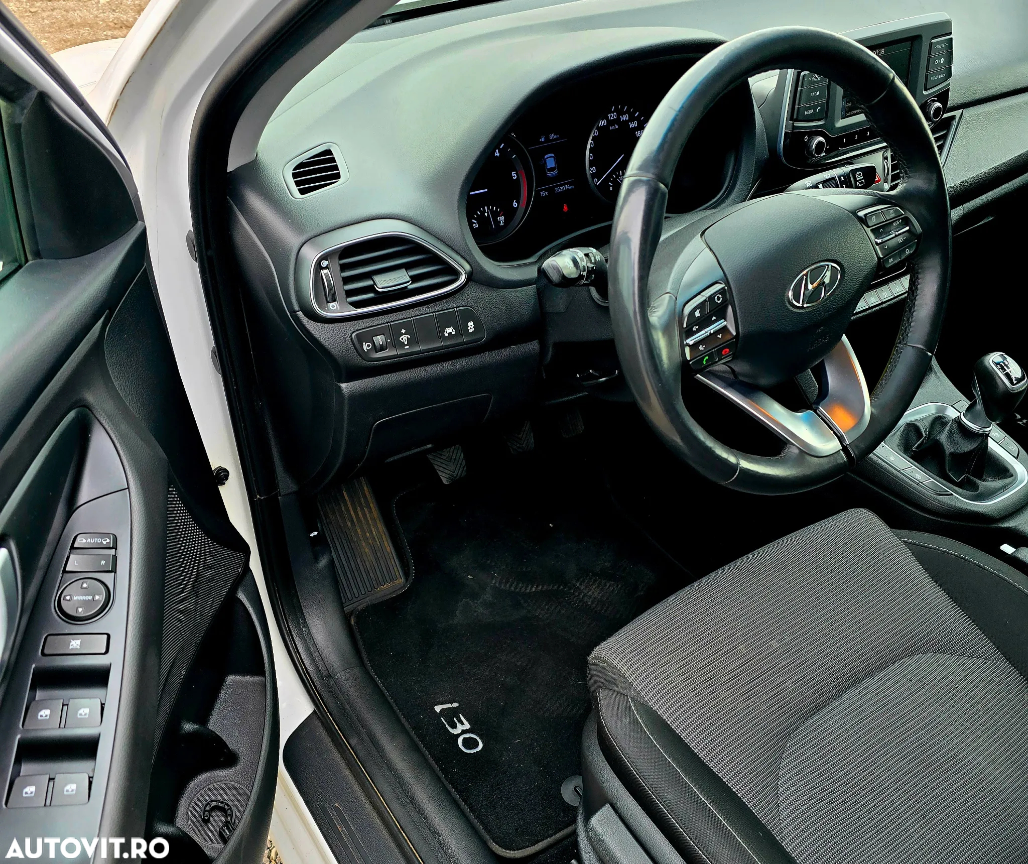 Hyundai i30 blue Kombi 1.6 CRDi Style - 5