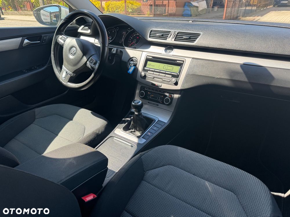 Volkswagen Passat 1.6 TDI Comfortline - 13
