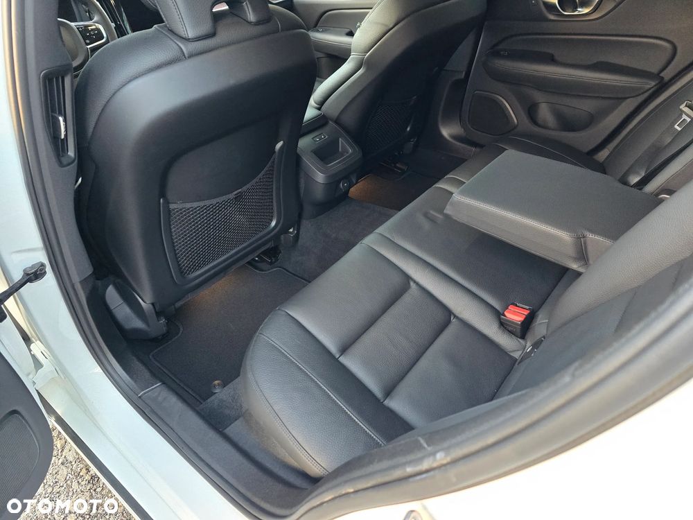 Volvo S60 B5 B AWD R-Design - 17