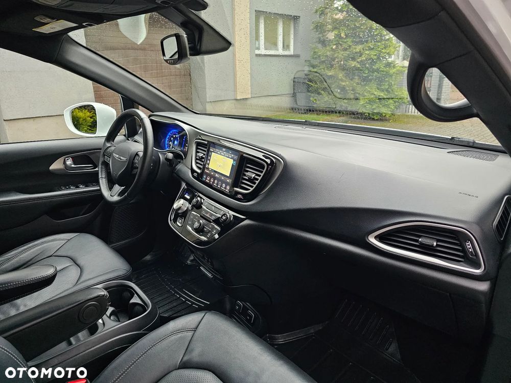 Chrysler Pacifica - 13