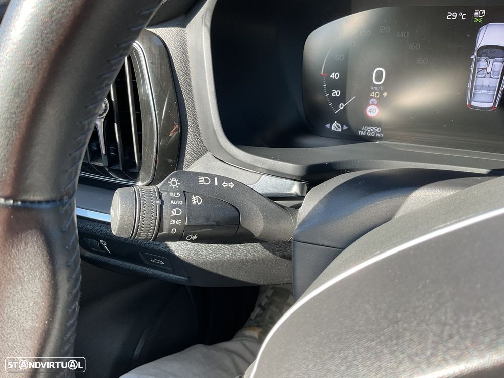 Volvo V60 2.0 D3 - 24