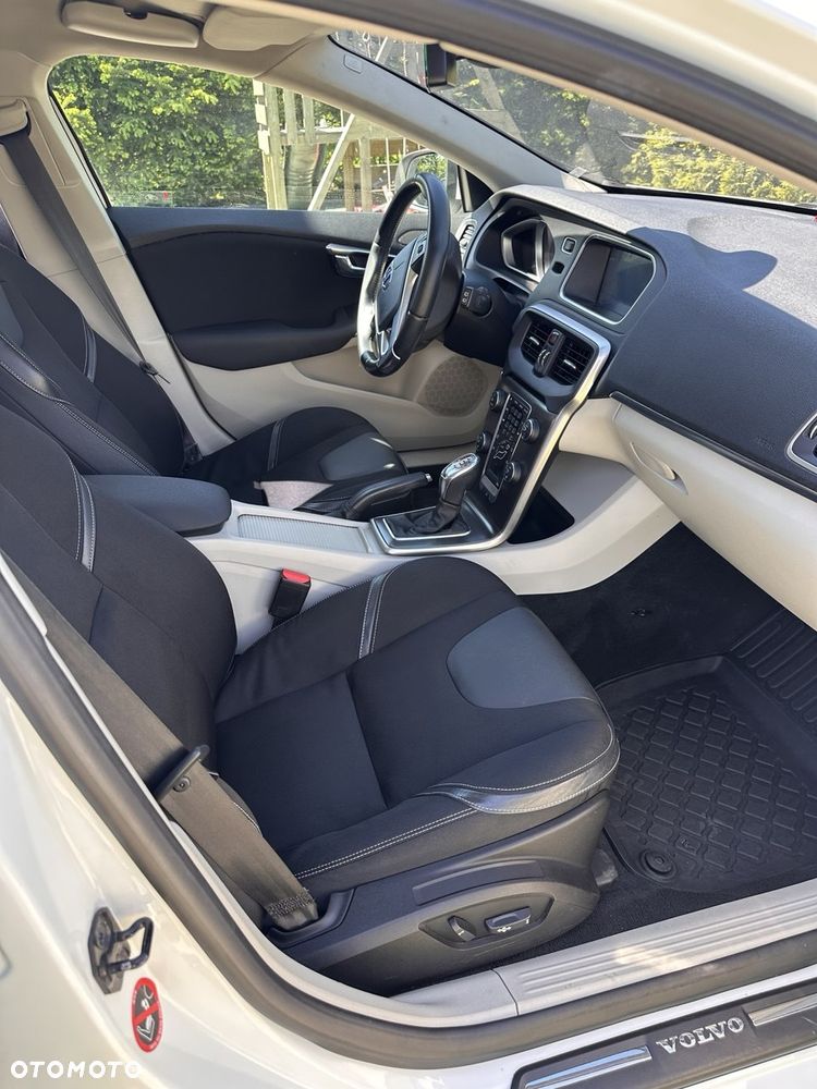 Volvo V40 D4 Summum - 9