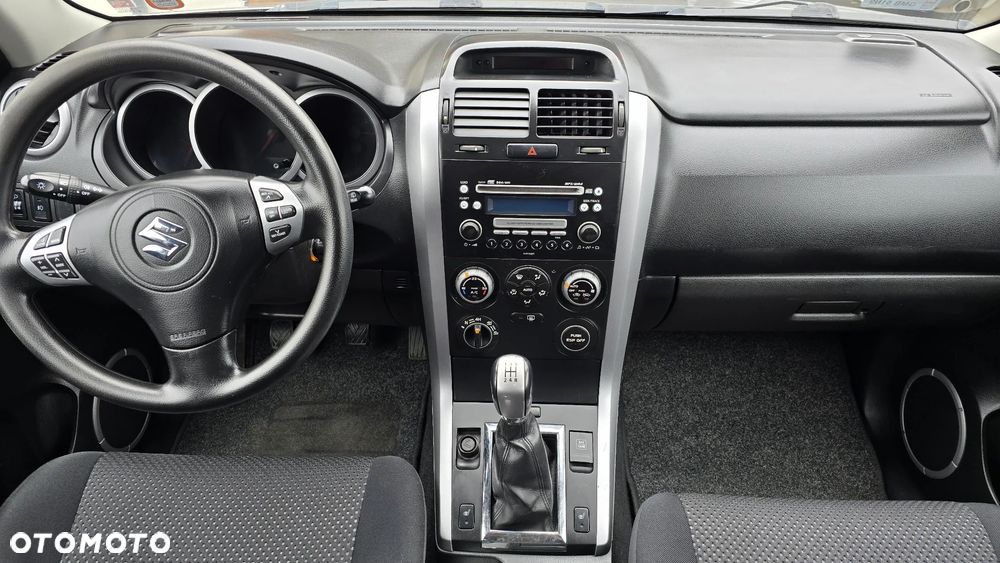 Suzuki Grand Vitara 2.0 - 14