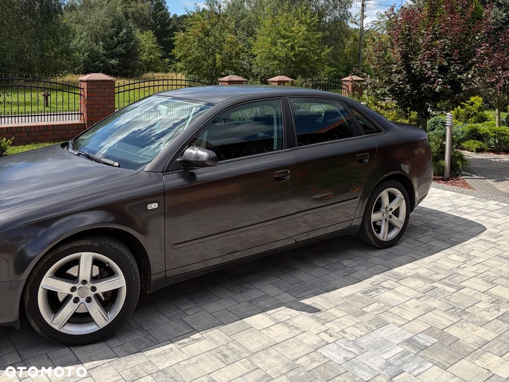 Audi A4 Limousine - 4