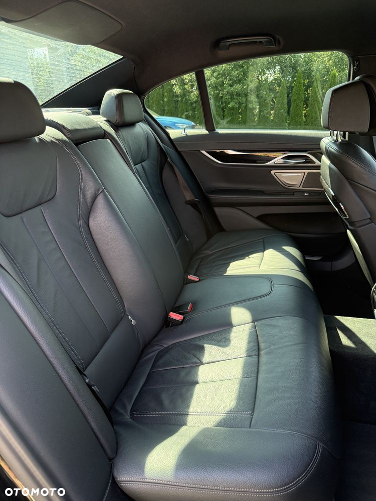 BMW Seria 7 730d xDrive mHEV sport - 31