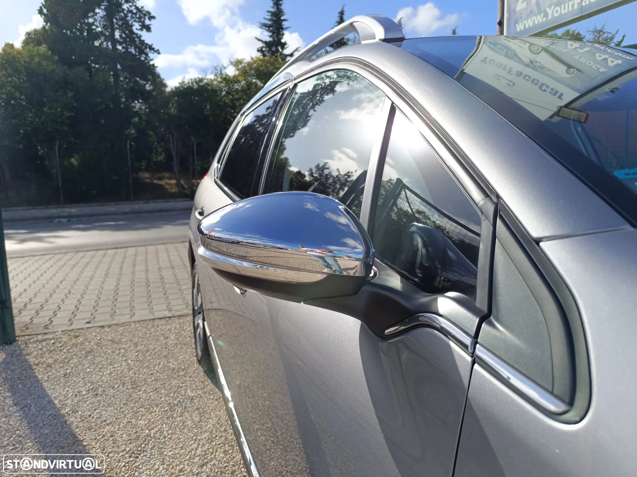 Peugeot 2008 1.2 PureTech Allure - 4