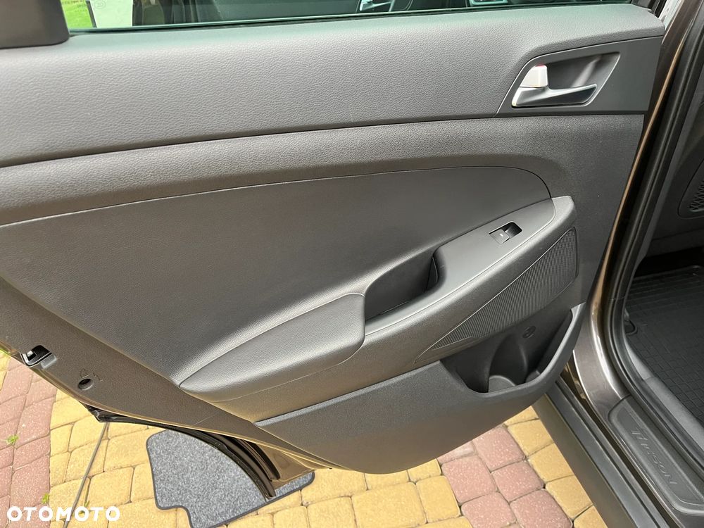 Hyundai Tucson blue 1.7 CRDi 2WD Intro Edition - 34