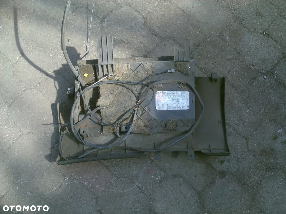 Audi 80 oraz 100 c3 c4 kola drzwi lampy wnetrze plastiki raczki z drzwi z boczkow polki z kokpitu,pompa ,lapy silnika 1,8  i inne drobne - 28