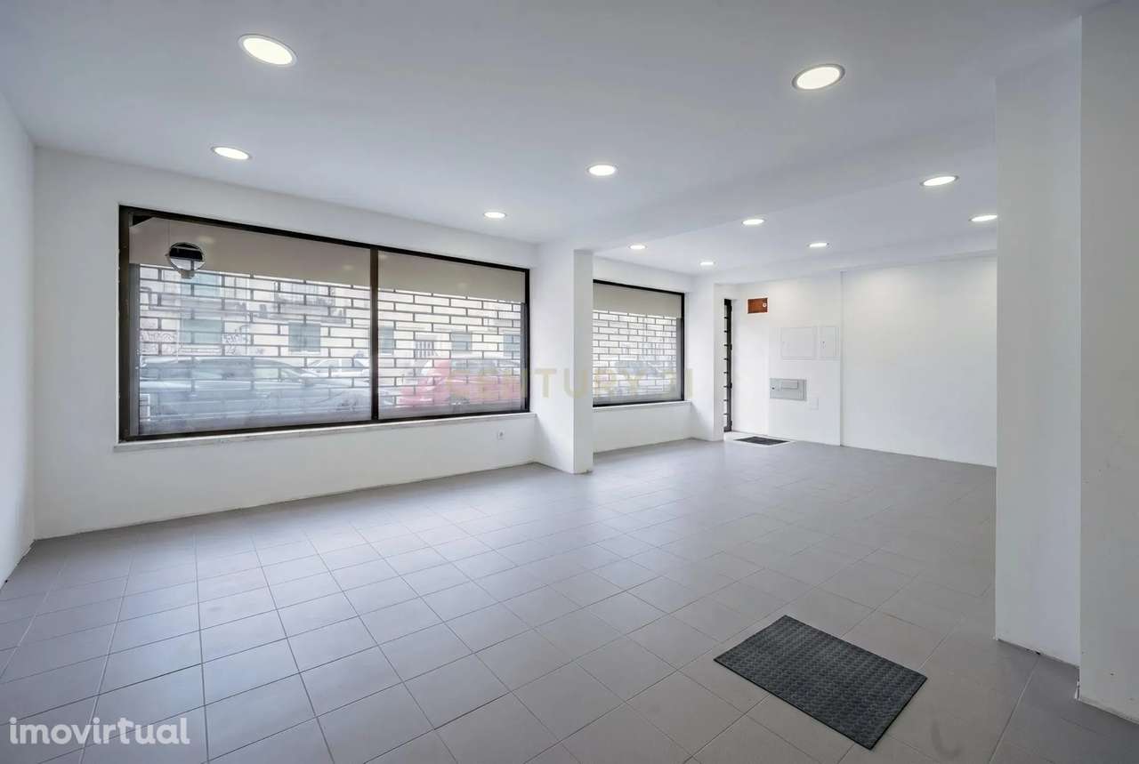 Loja comercial na Cova da Piedade – Almada - Grande imagem: 3/31