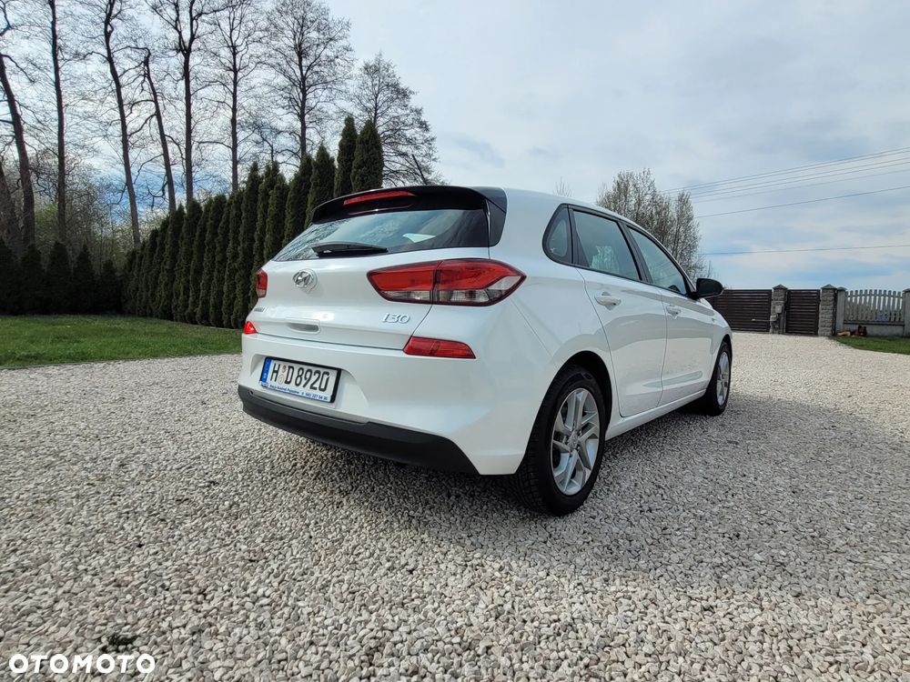 Hyundai i30 1.4 Family - 11
