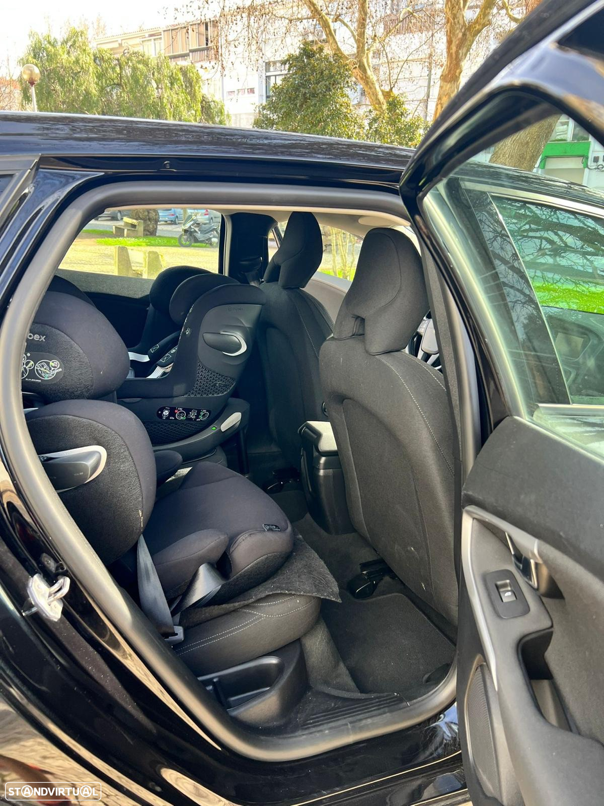 Volvo V40 2.0 D2 Momentum Geartronic - 6