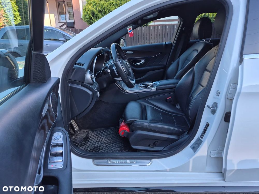 Mercedes-Benz Klasa C 300 9G-TRONIC - 18