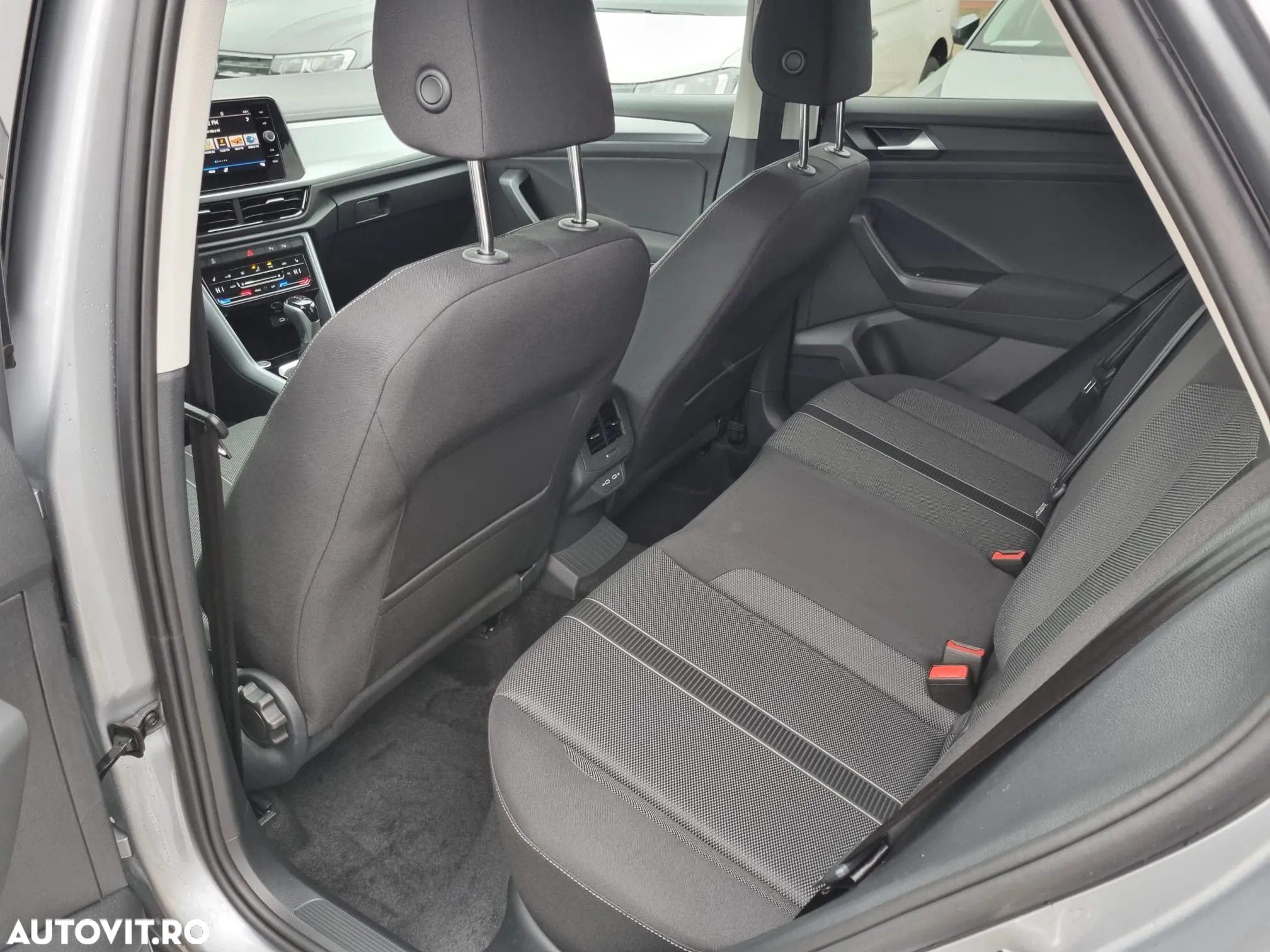 Volkswagen T-ROC 1.5 TSI DSG Advanced - 10