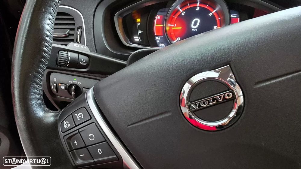 Volvo V40 Cross Country 2.0 D2 Momentum Geartronic - 22