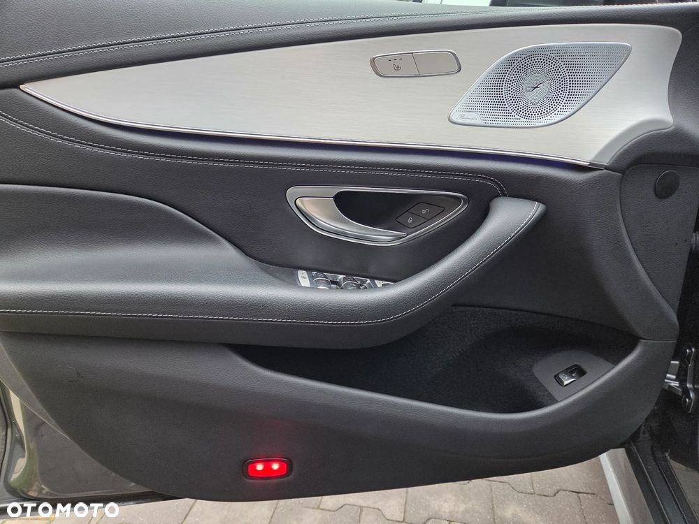 Mercedes-Benz CLS 300 d 4Matic 9G-TRONIC AMG Line - 21