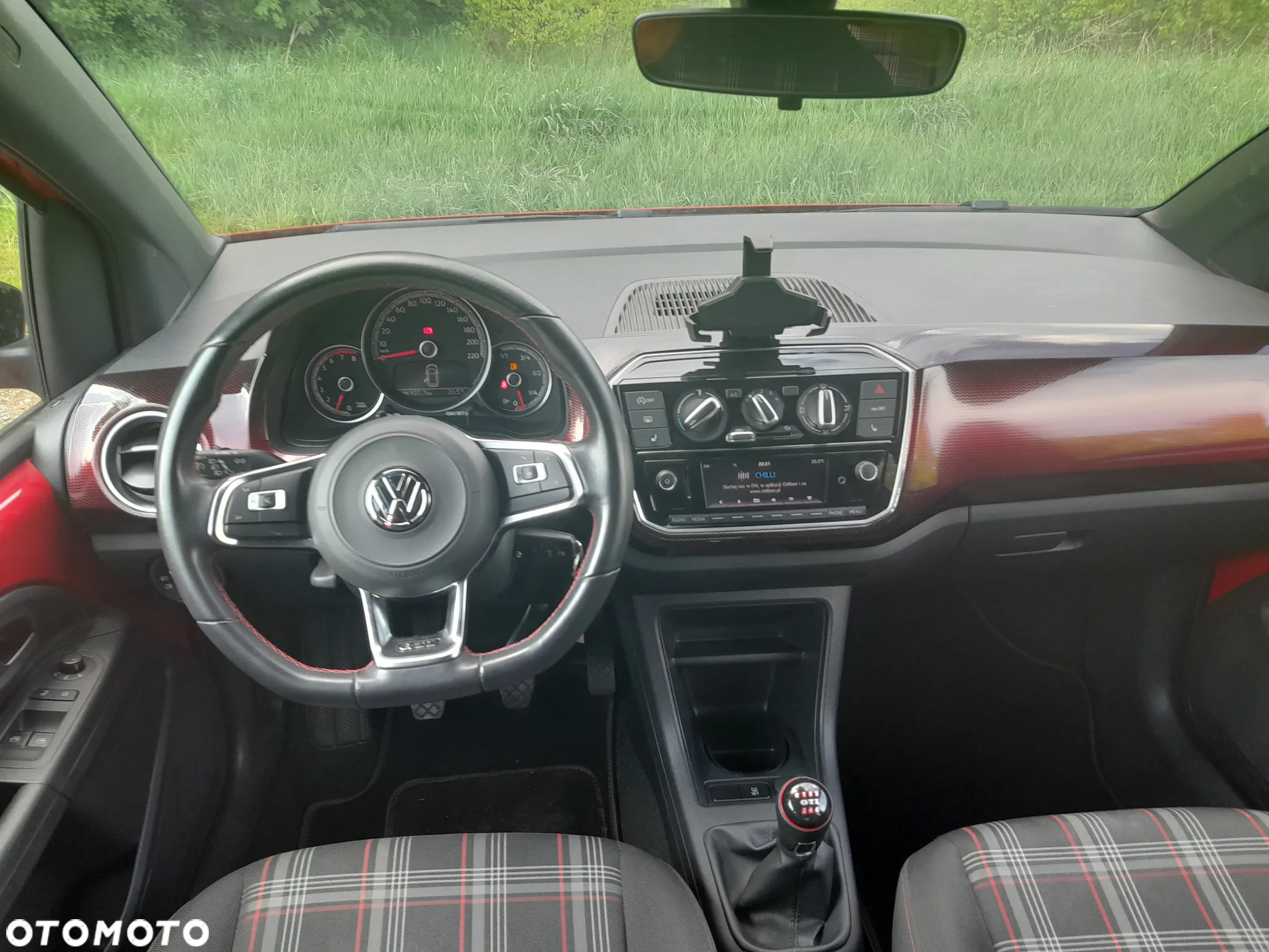 Volkswagen up! GTI - 33