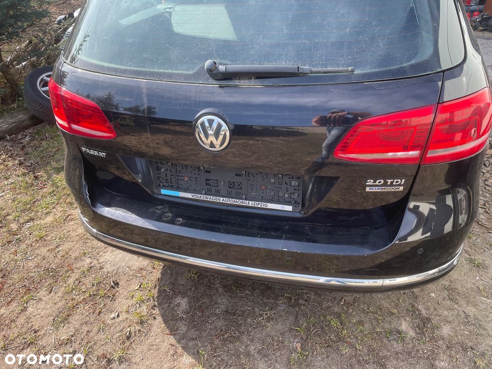 VW PASSAT B7 KOMBI LAMPY TYL LEWA PRAWA W BLOTNIK klapę - 1