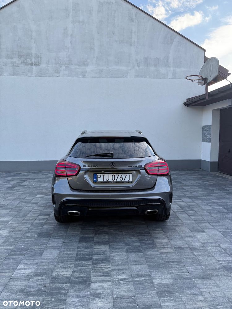 Mercedes-Benz GLA - 9