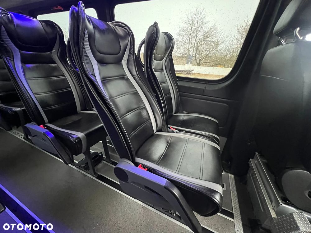 Mercedes-Benz Sprinter - 12