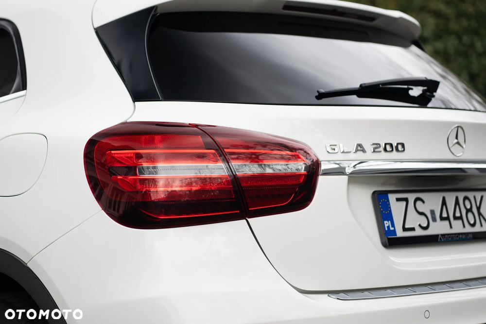 Mercedes-Benz GLA 200 7G-DCT AMG Line - 32