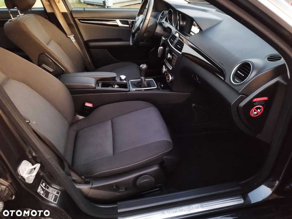 Mercedes-Benz Klasa C 200 CDI BlueEff Avantgarde - 25