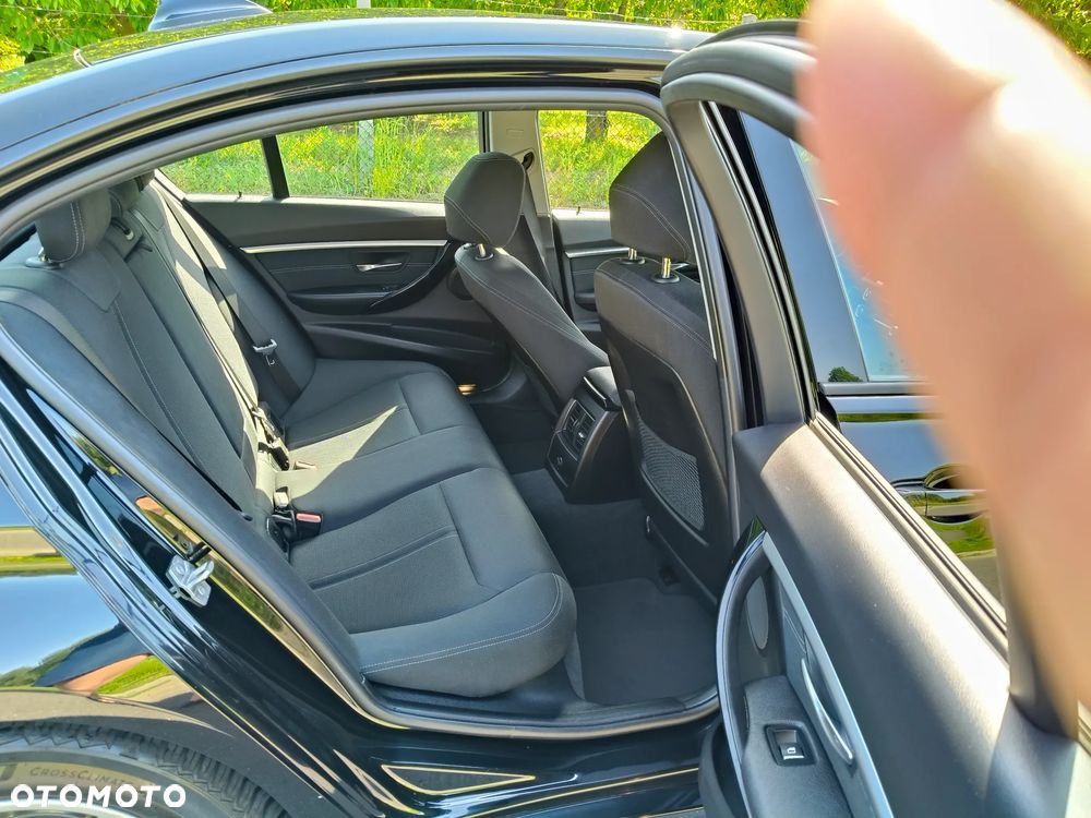 BMW Seria 3 318d - 17