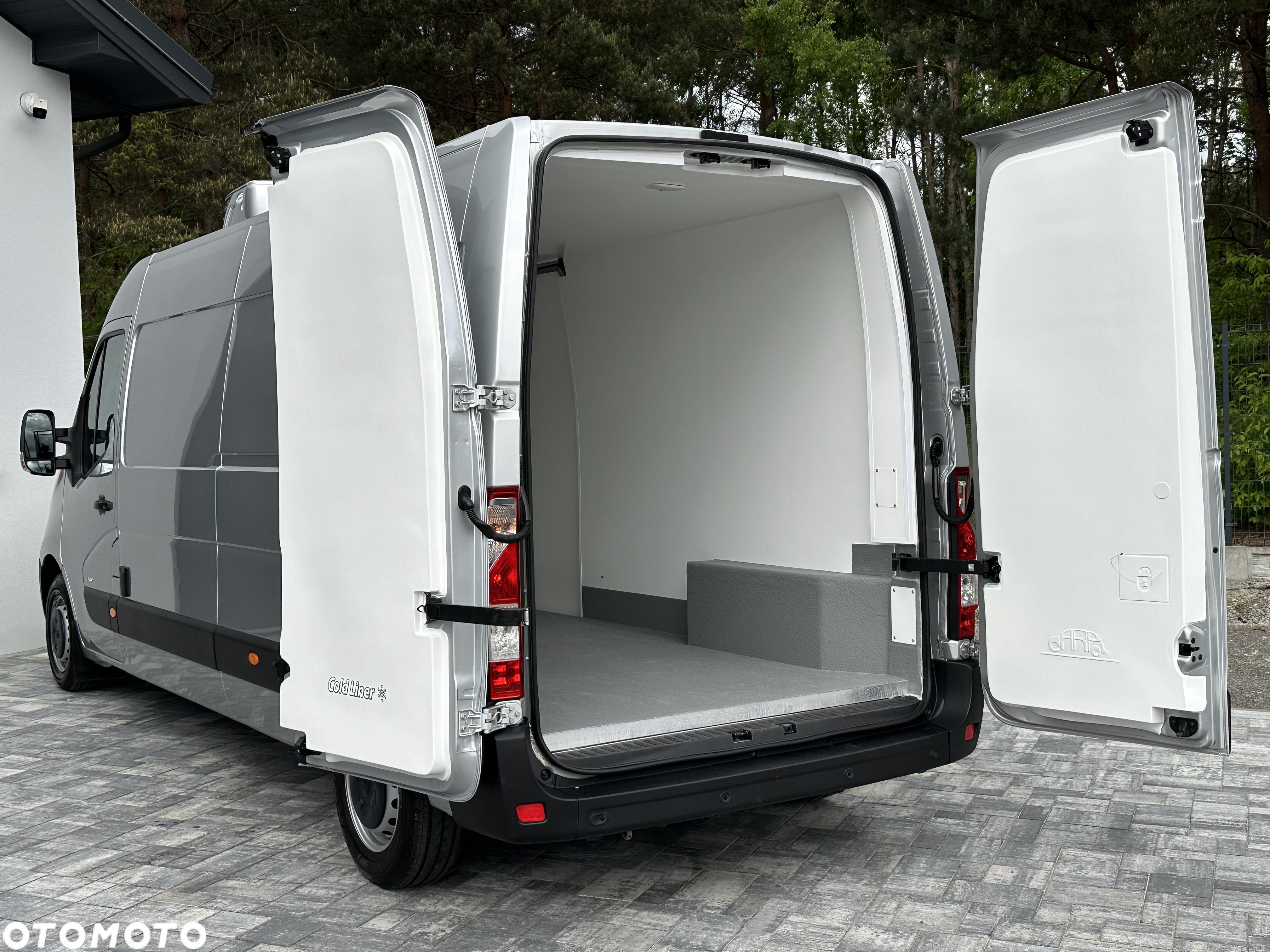 Renault Master L3H2 Chłodnia Carrier Xarios 350 / Zasilanie postojowe 230V / Bogata wersja wyposażenia / Lakier srebrny metalik / Salon PL / FV23% - 16