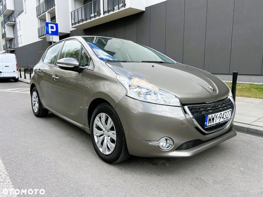 Peugeot 208 - 1