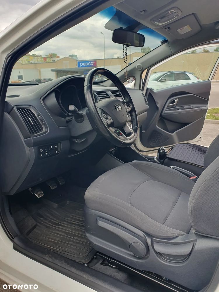Kia Rio - 5