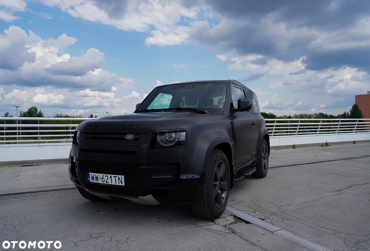 Land Rover Defender 90 2.0 D240 SE - 1