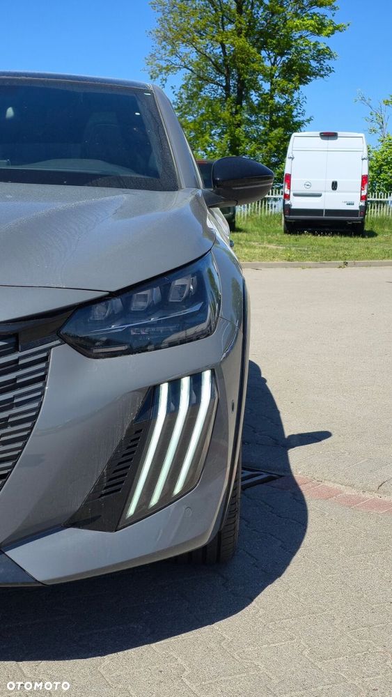 Peugeot 208 - 12