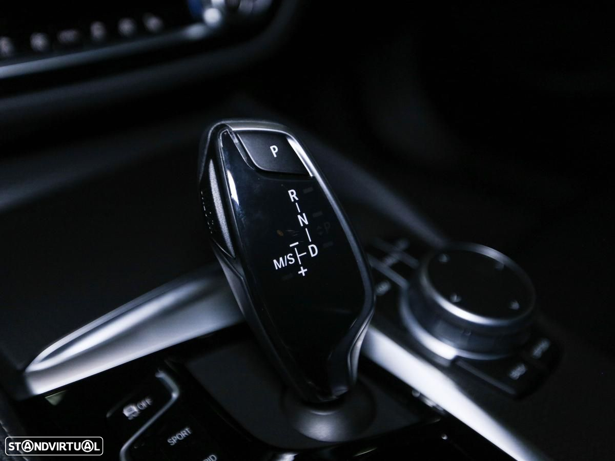 BMW 530 e Pack 50 anos M - 24