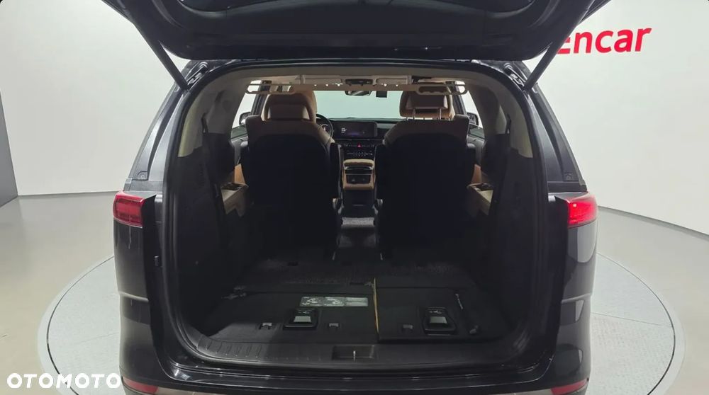 Kia Carnival - 7