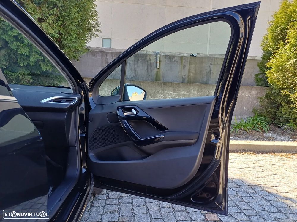 Peugeot 208 1.6 BlueHDi Style - 33