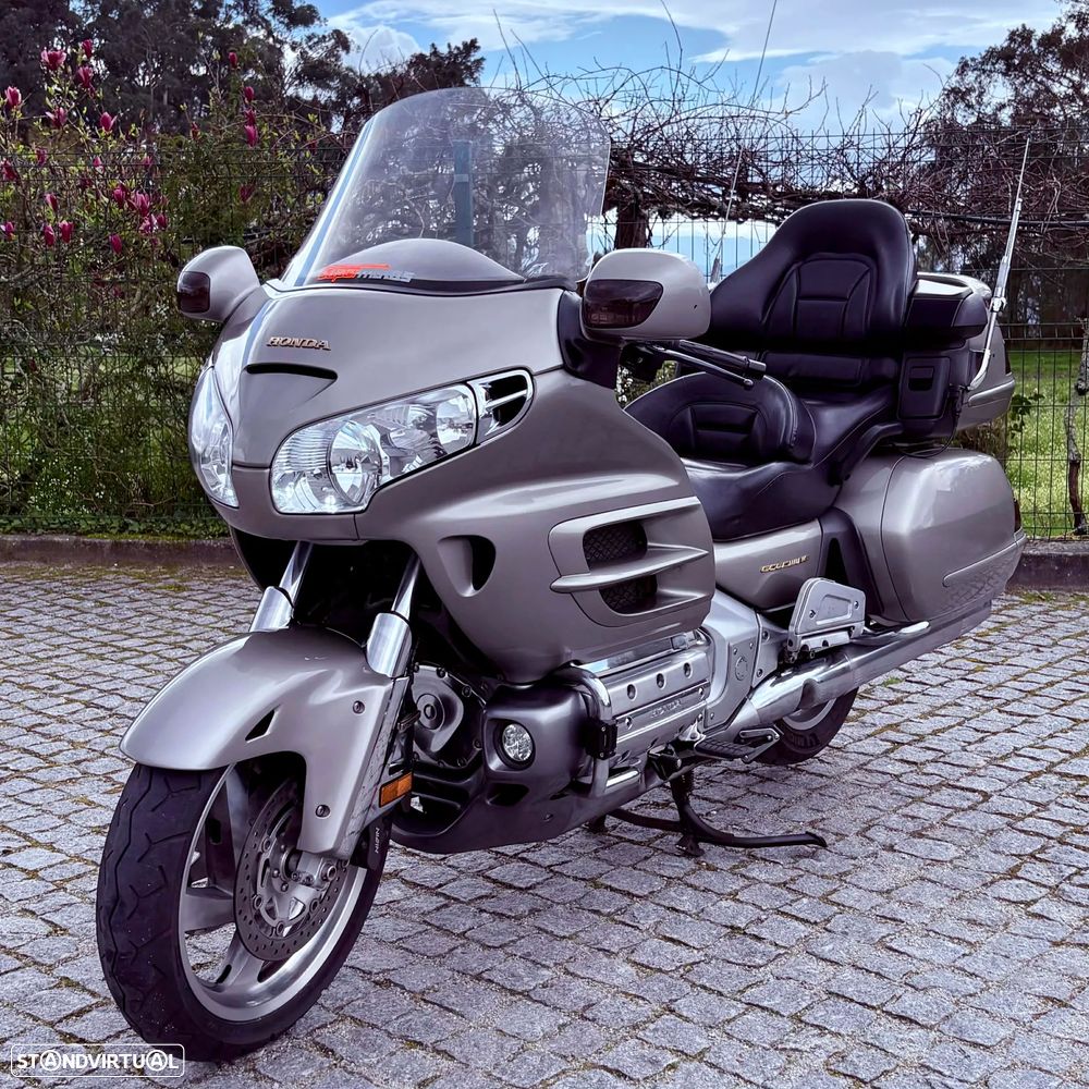 Honda Goldwing - 9