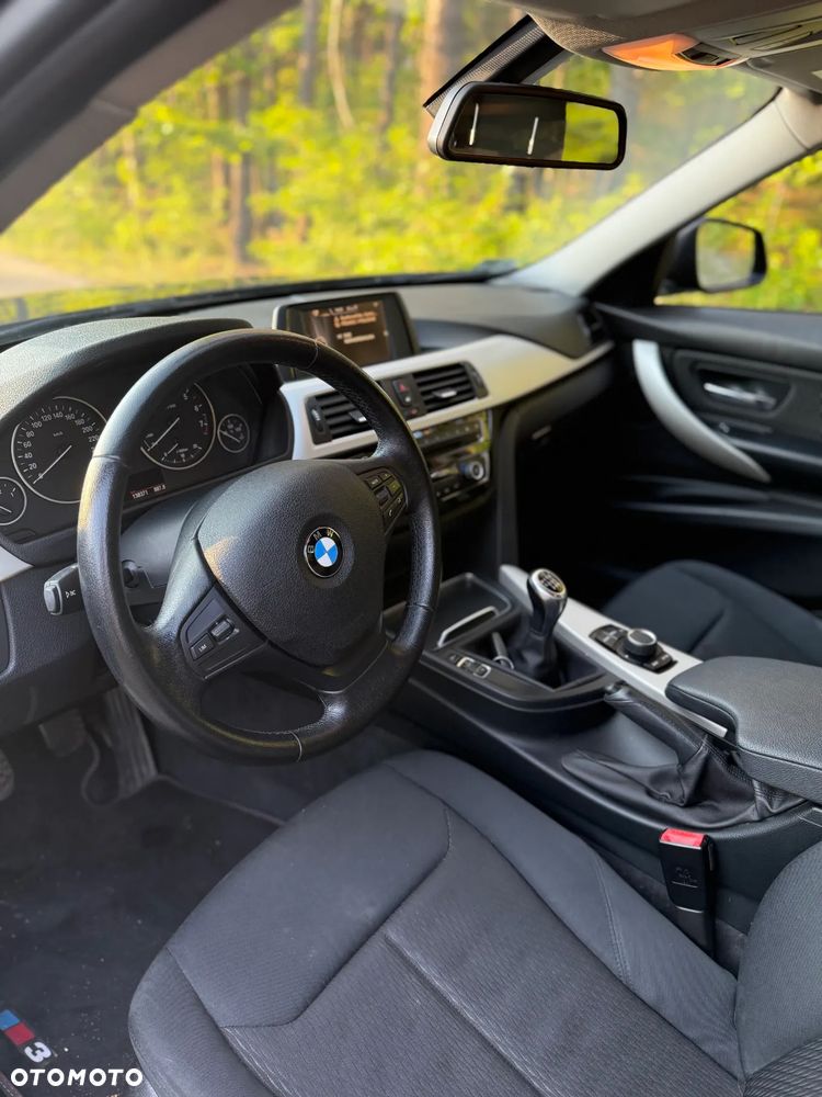 BMW Seria 3 318i - 8
