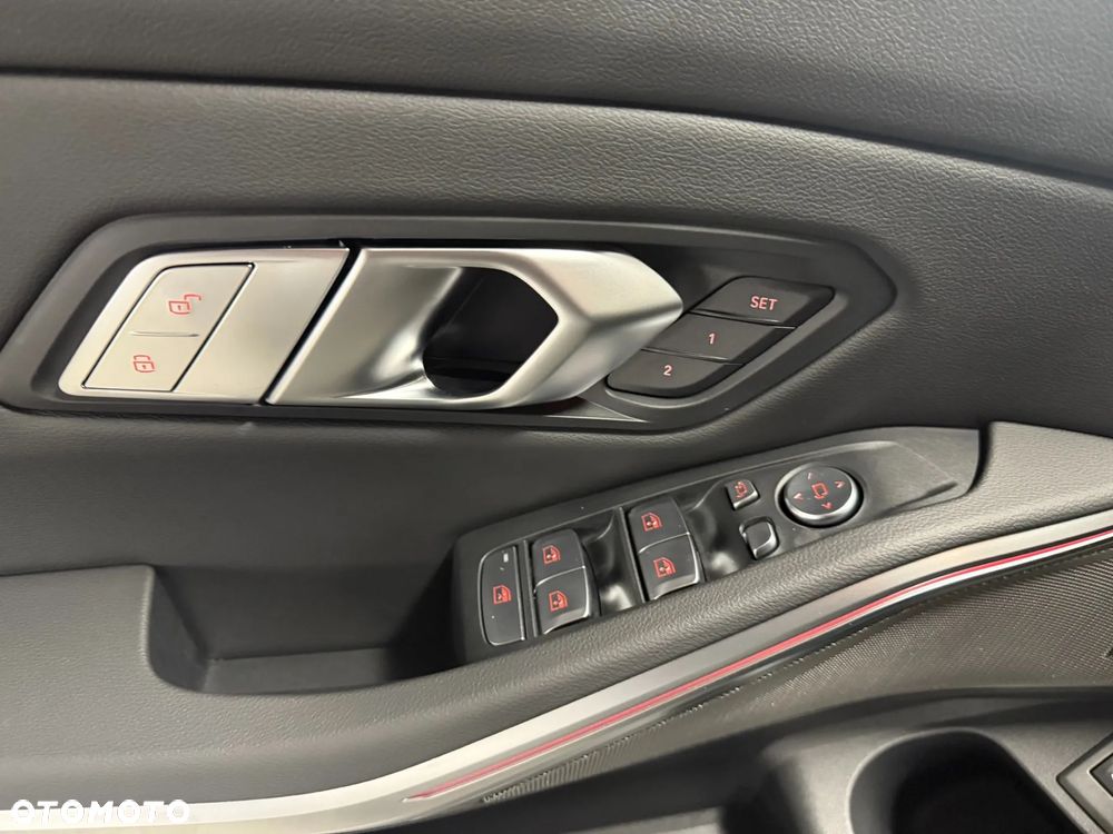 BMW Seria 3 320i Edition M Sport Shadow - 13