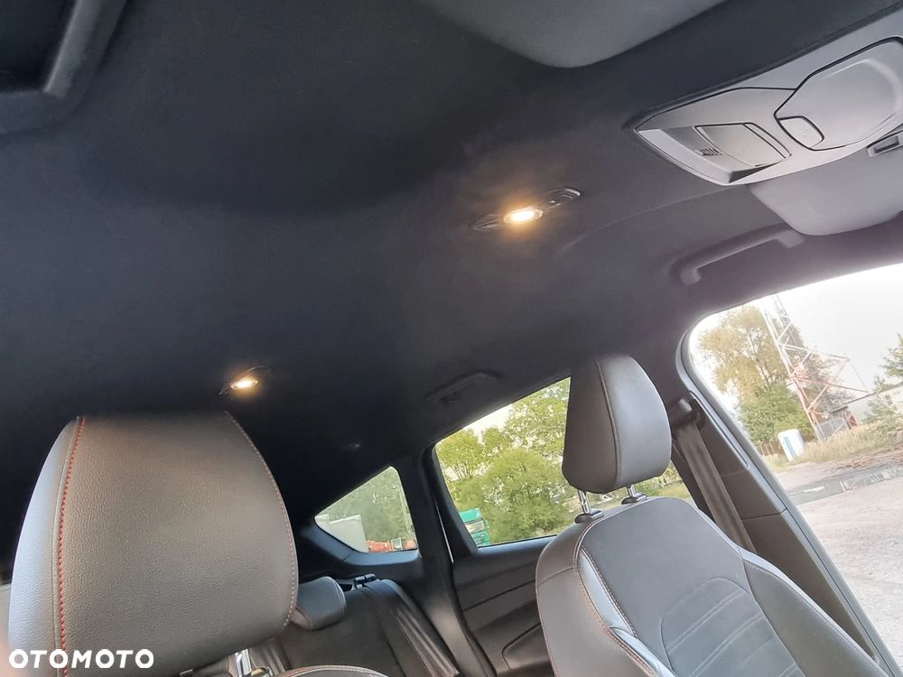 Ford Kuga 1.5 EcoBoost 2x4 ST-Line - 35