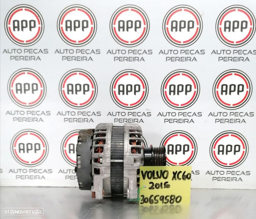 Alternador Volvo XC60 D4 de 2016 referência 30609580.
Tampa plástica um pouco queimada. - 1
