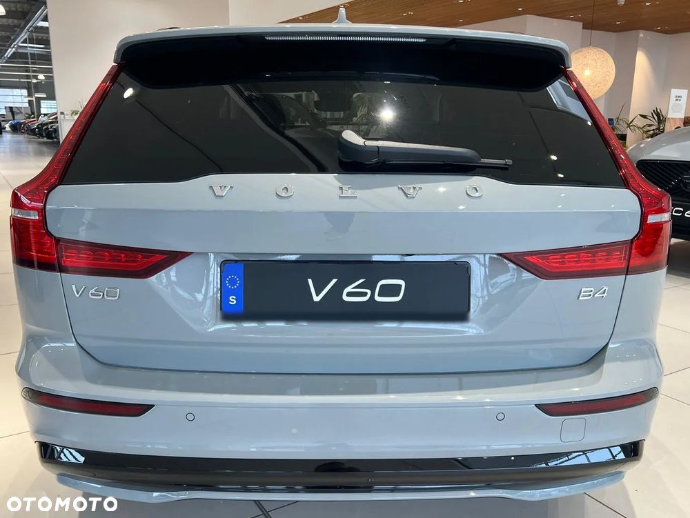 Volvo V60 B4 B DKG Plus Dark - 25
